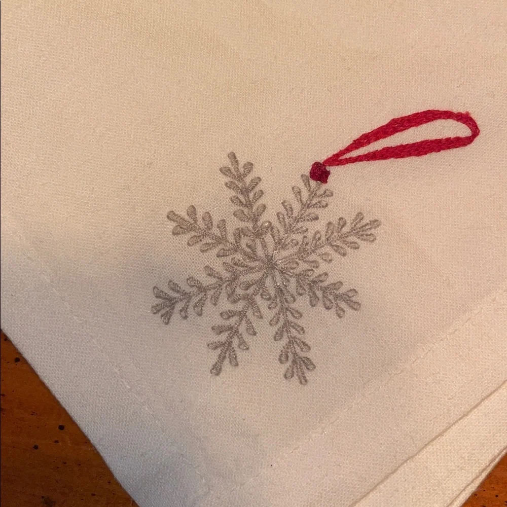 Williams Sonoma Set of 6 Embroidered Holiday Napkins